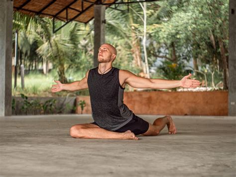 Apr 27, 2019 · This naked yogi tells all. Dan Carter is the owner of Danimal Yoga in Washington, D.C., where he recently began leading all-male naked yoga classes geared towards gay and bisexual men. “This ... 